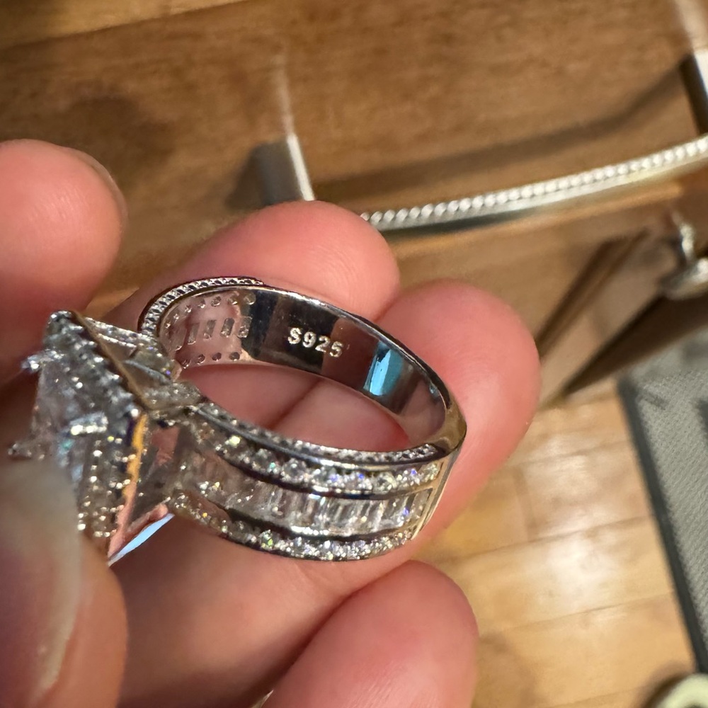 Elegant Silver Women's Ring